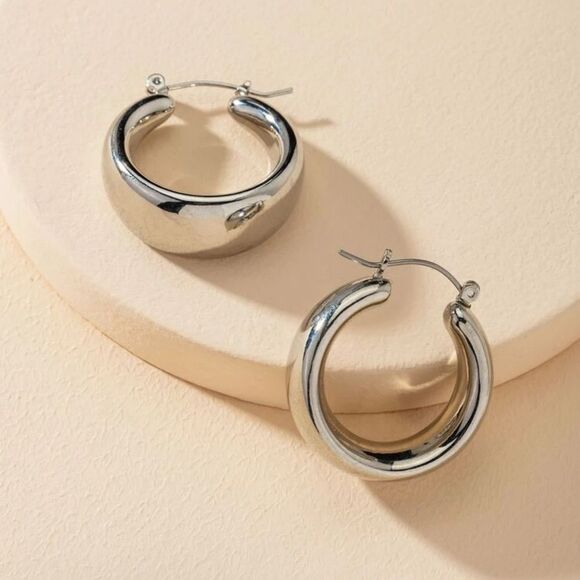 Silver Minimalistic Hoop Earrings - Picture 1 of 2